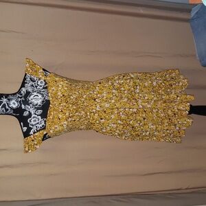 NWOT Elastic Rue 21 mustard yellow floral summer dress, ruffle hem. Sz Med